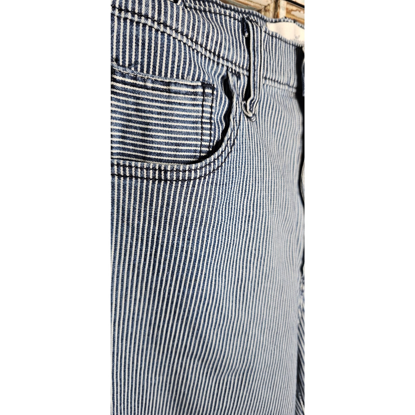 NWT High Rise Wide Leg Conductor blue/white stripe Jeans Ladies size 6