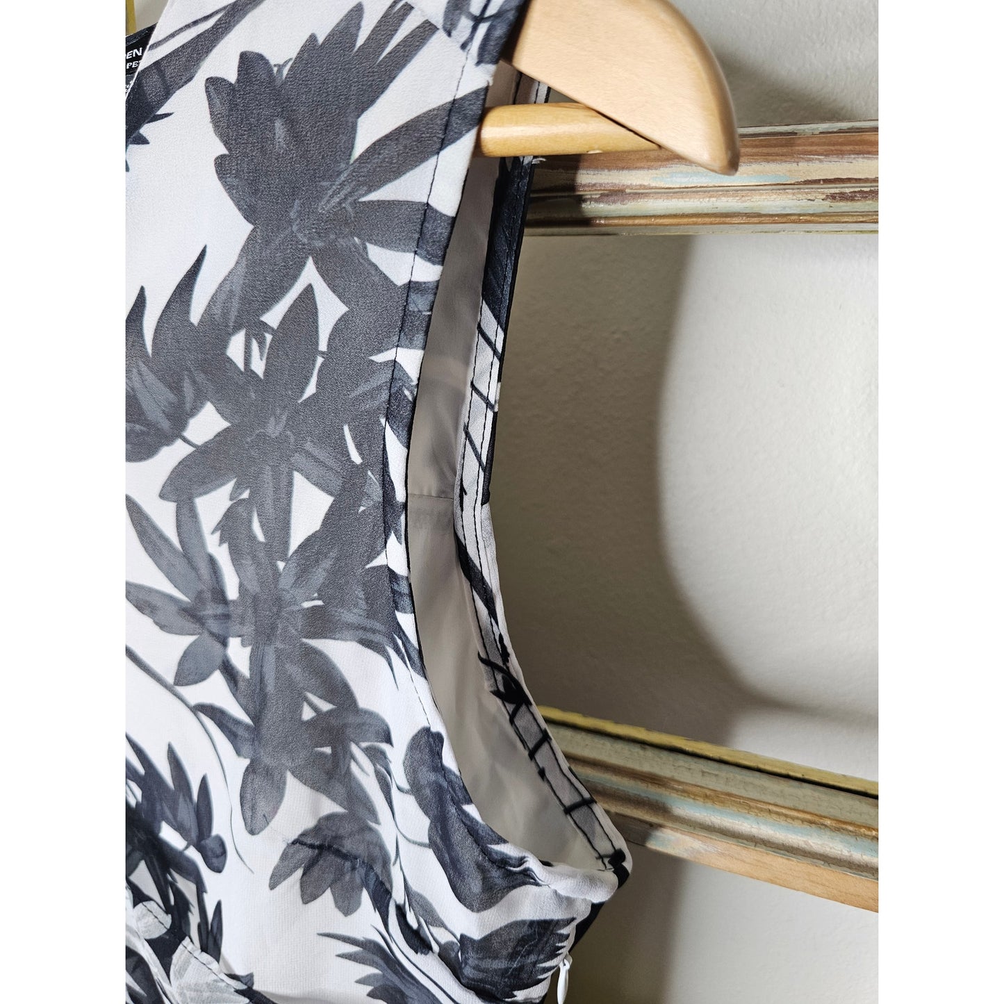 NWOT Karen Millen Floral Georgette Ruffle Front Midi Dress Ladies size Small