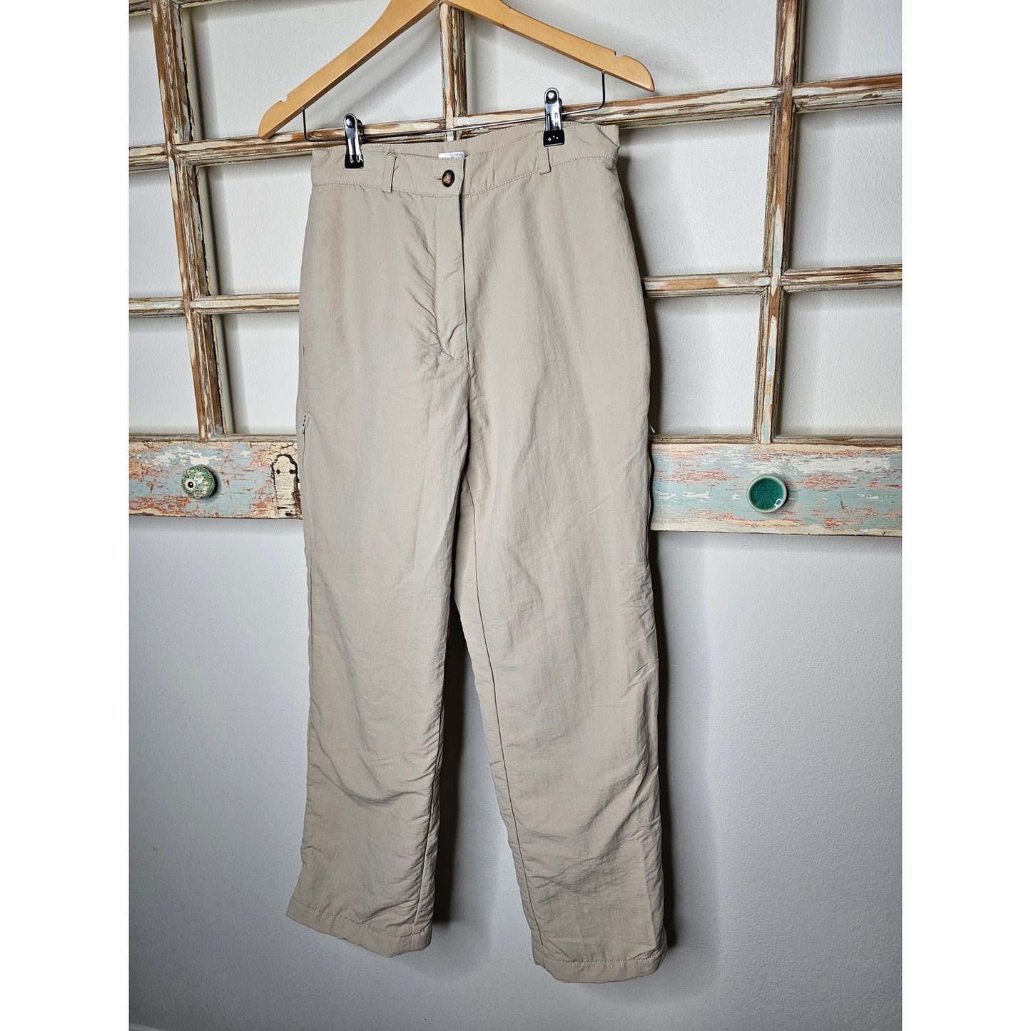 The North Face Khaki Nylon Straight Leg Pant with Fleece lining size 8