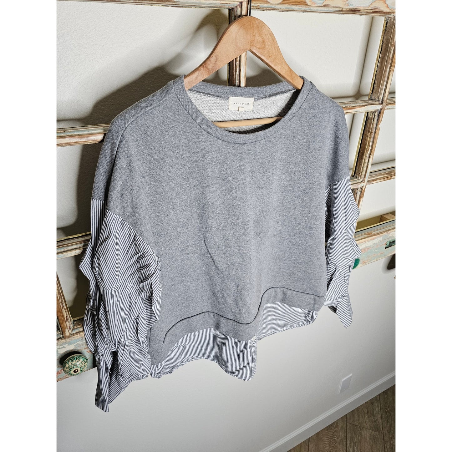 Mello Day Rushed Striped Sleeve W/ Grey Sweater 2PC Ladies size large