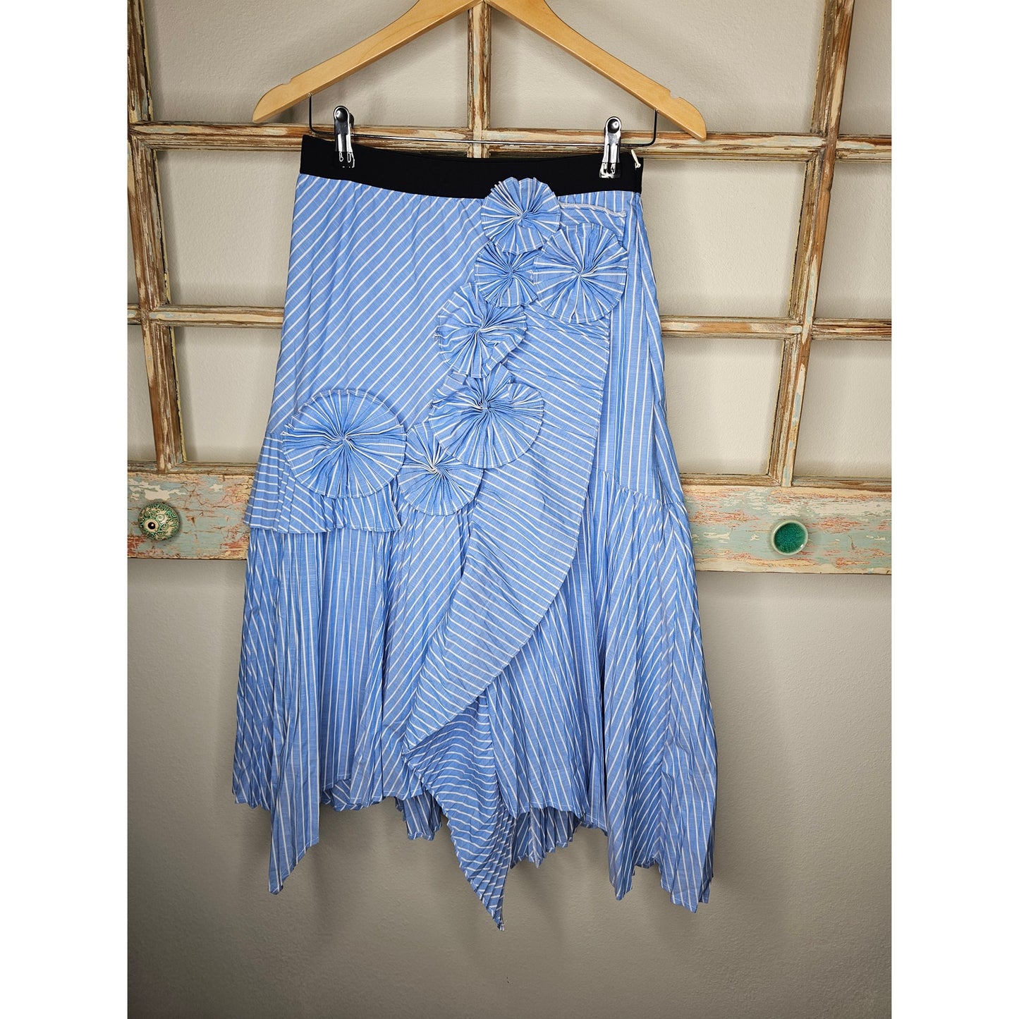 Joie Lined Oxford Look Ladies Skirt with Handkerchief hem and flowers size 2