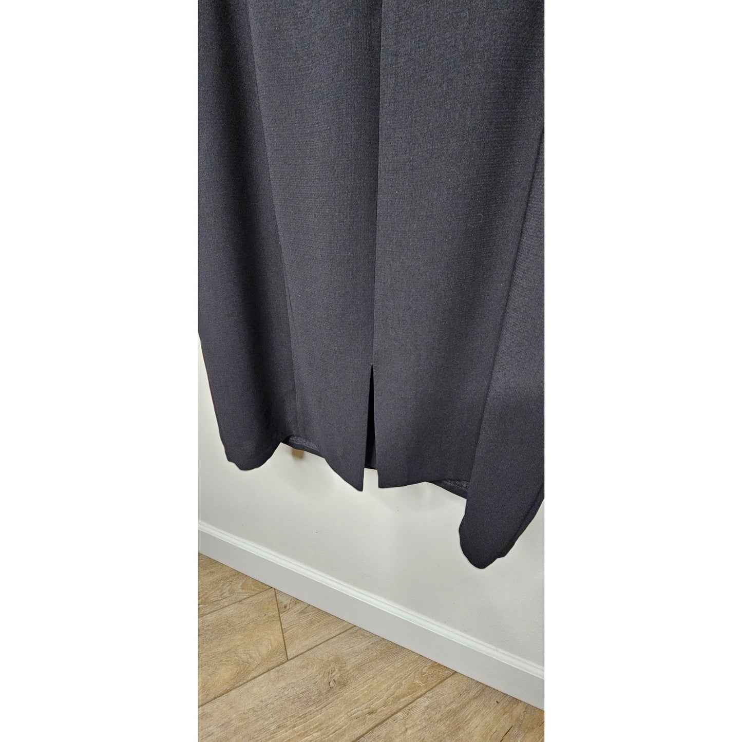 Tahari Black Knee Length Ladies Sleeveless Dress size 16