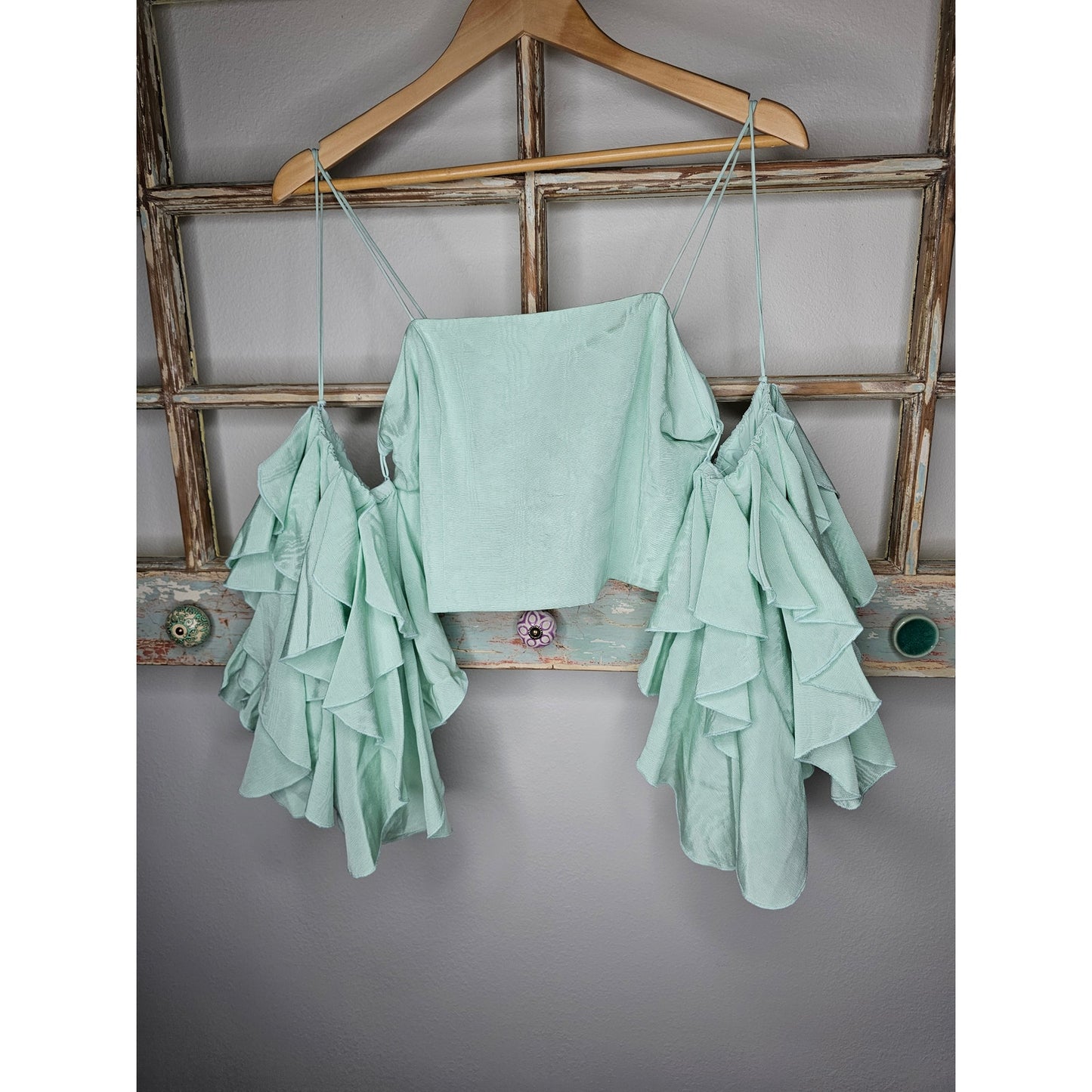 NWT Alice + Olivia Nakia Cold Shoulder Crop Top in Mint Ladies size 8