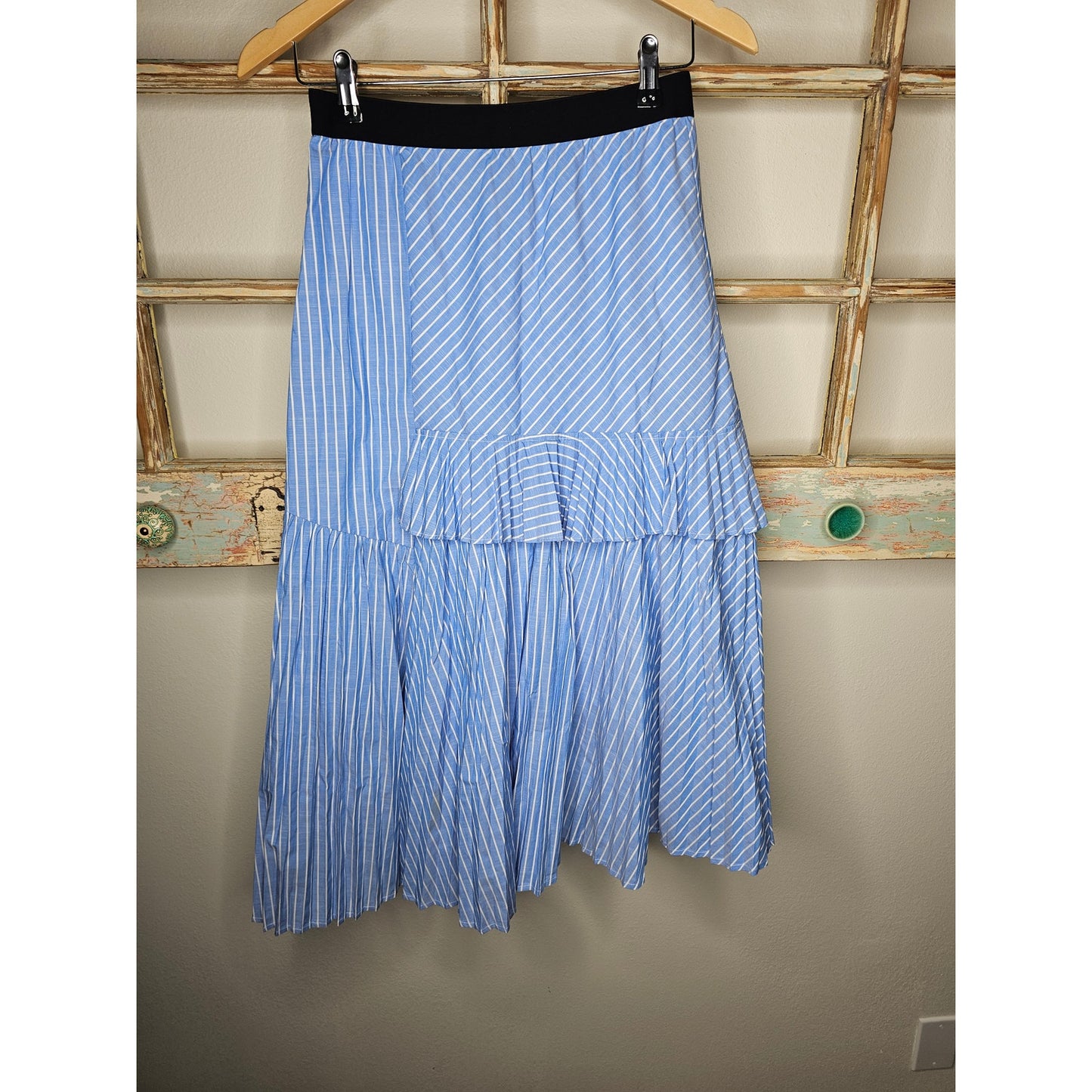 Joie Lined Oxford Look Ladies Skirt with Handkerchief hem and flowers size 2