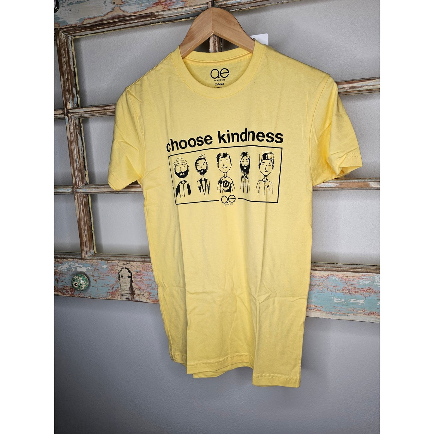 NWT Queer Eye " Choose Happiness" Yellow Tee-Shirt Men's Extra Small