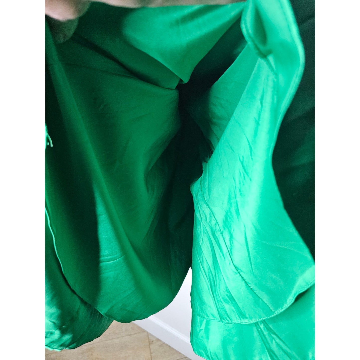 Sherri Hill Spaghetti Strap V-neck Satin Festive Mini Dress Ladies size 10