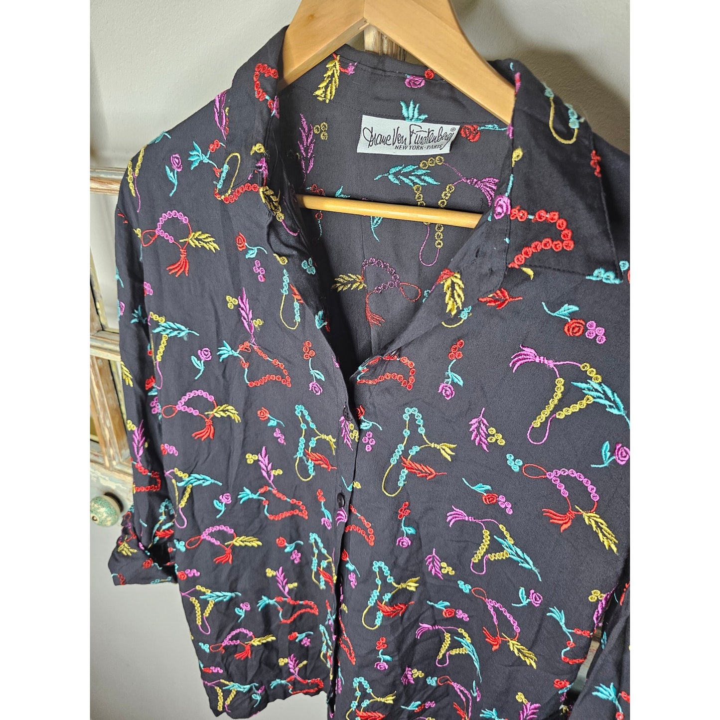 Vintage Diane Von Furstenberg NY Paris Embroidered Button Up size Large