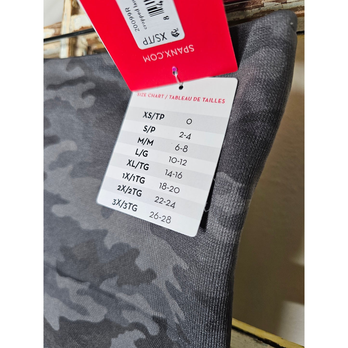NWT Spanx Camo Cropped Leggings Ladies size XS / 0