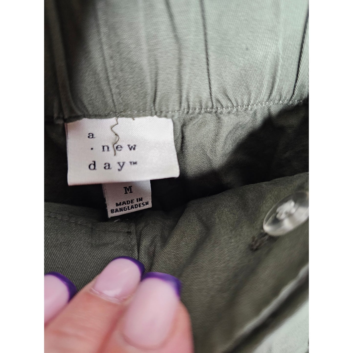 NWT Army Green Tapered Leg Wide Elastic Waistband Ladies Size Medium