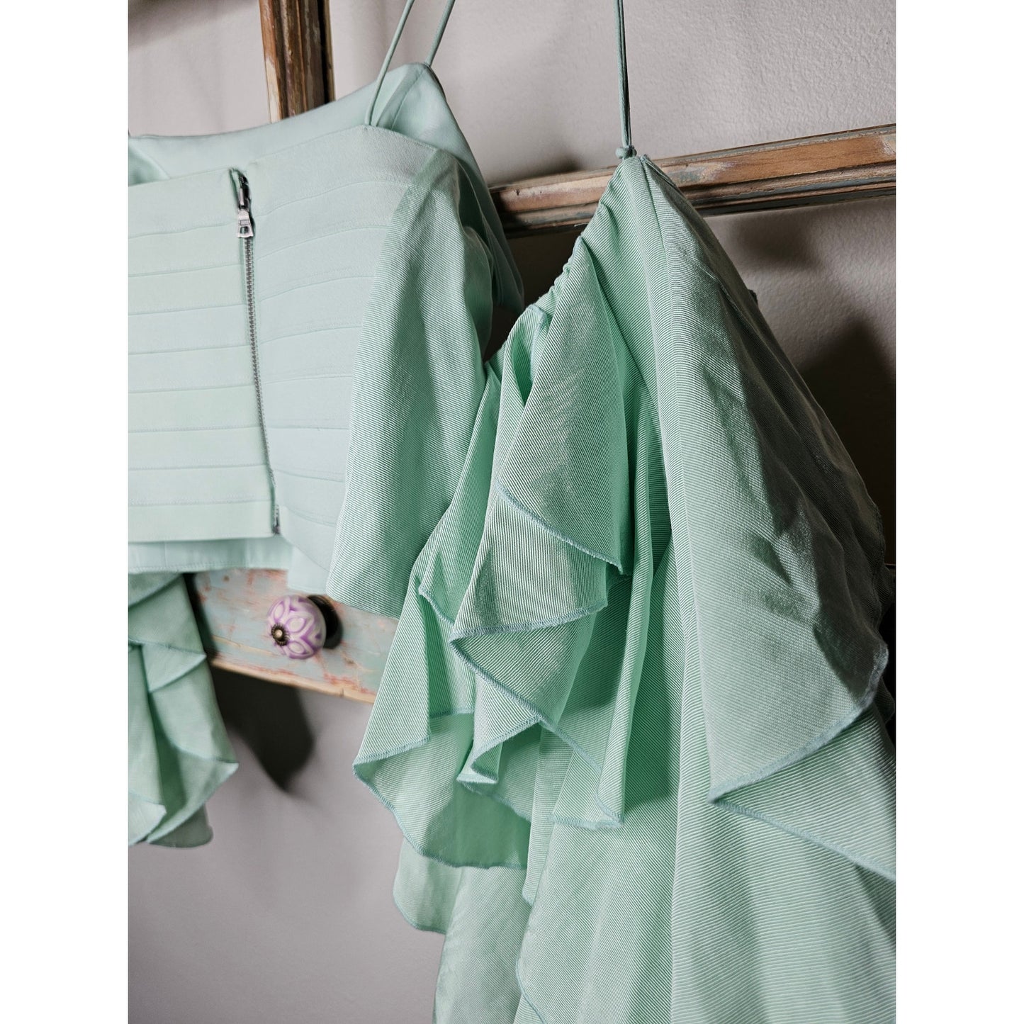 NWT Alice + Olivia Nakia Cold Shoulder Crop Top in Mint Ladies size 8