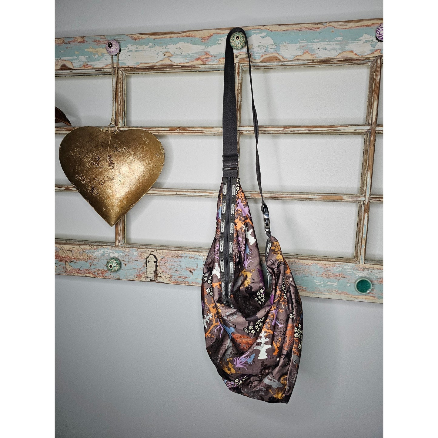 Le Sport Sac essential Large Nylon Sling Bag in Earthtones