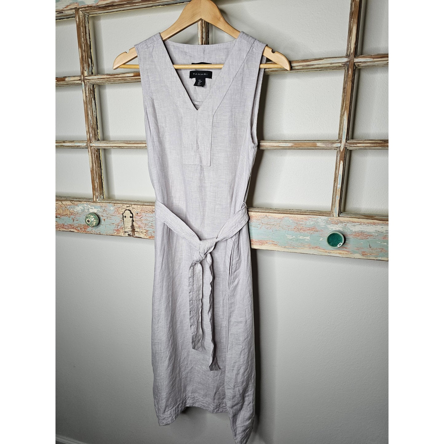 Tahari 100% Linen Sleeveless V-Neck Dress Tie Waist Midi Side Slits Size Small
