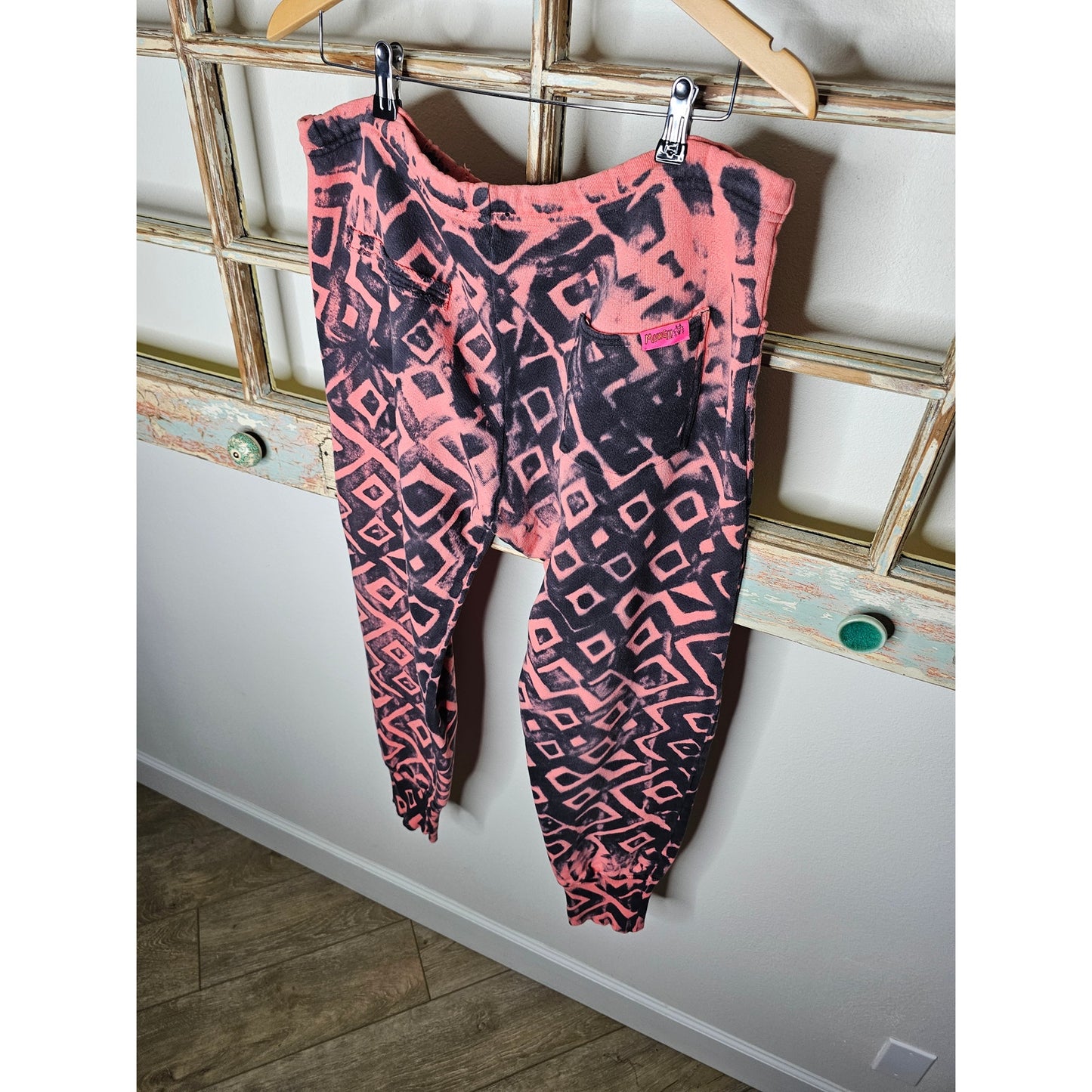 NWOT Mowgli Surf Tribal Print Cotton Jogging Pants Ladies size Large