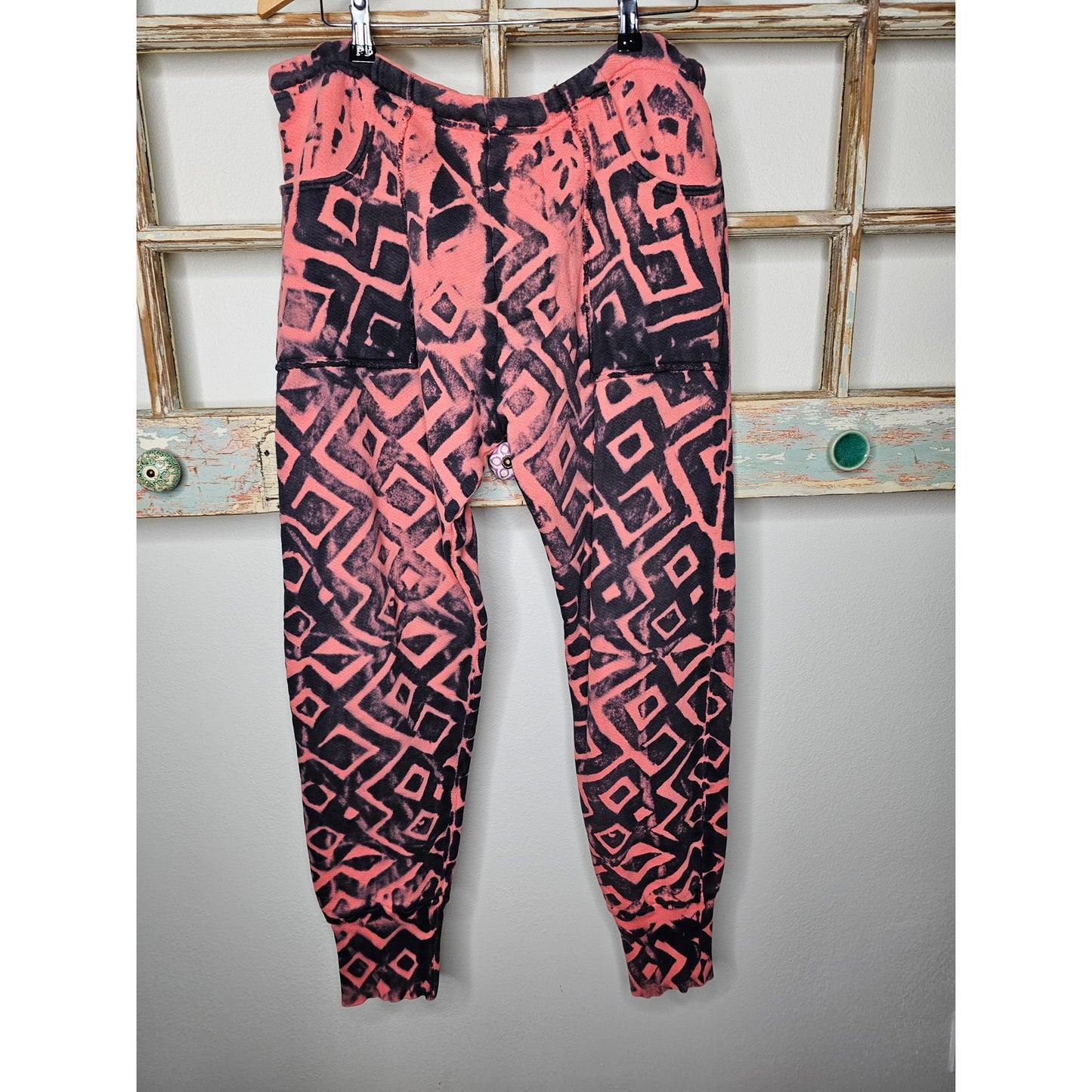 NWOT Mowgli Surf Tribal Print Cotton Jogging Pants Ladies size Large