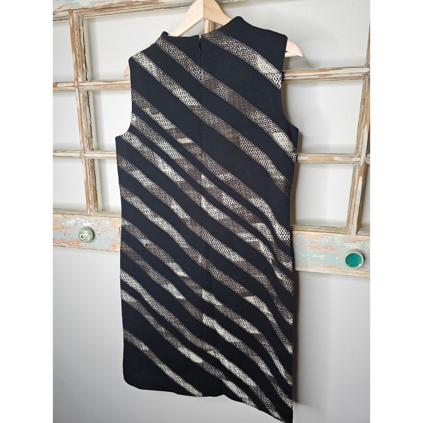 WORTH New York Black Sleeveless W/ Snake Print Diagonal Stripe Size 8