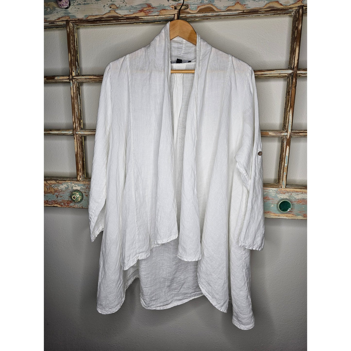 Linen White Cardigan Boho Top Saks Fifth Avenue Ladies size large.