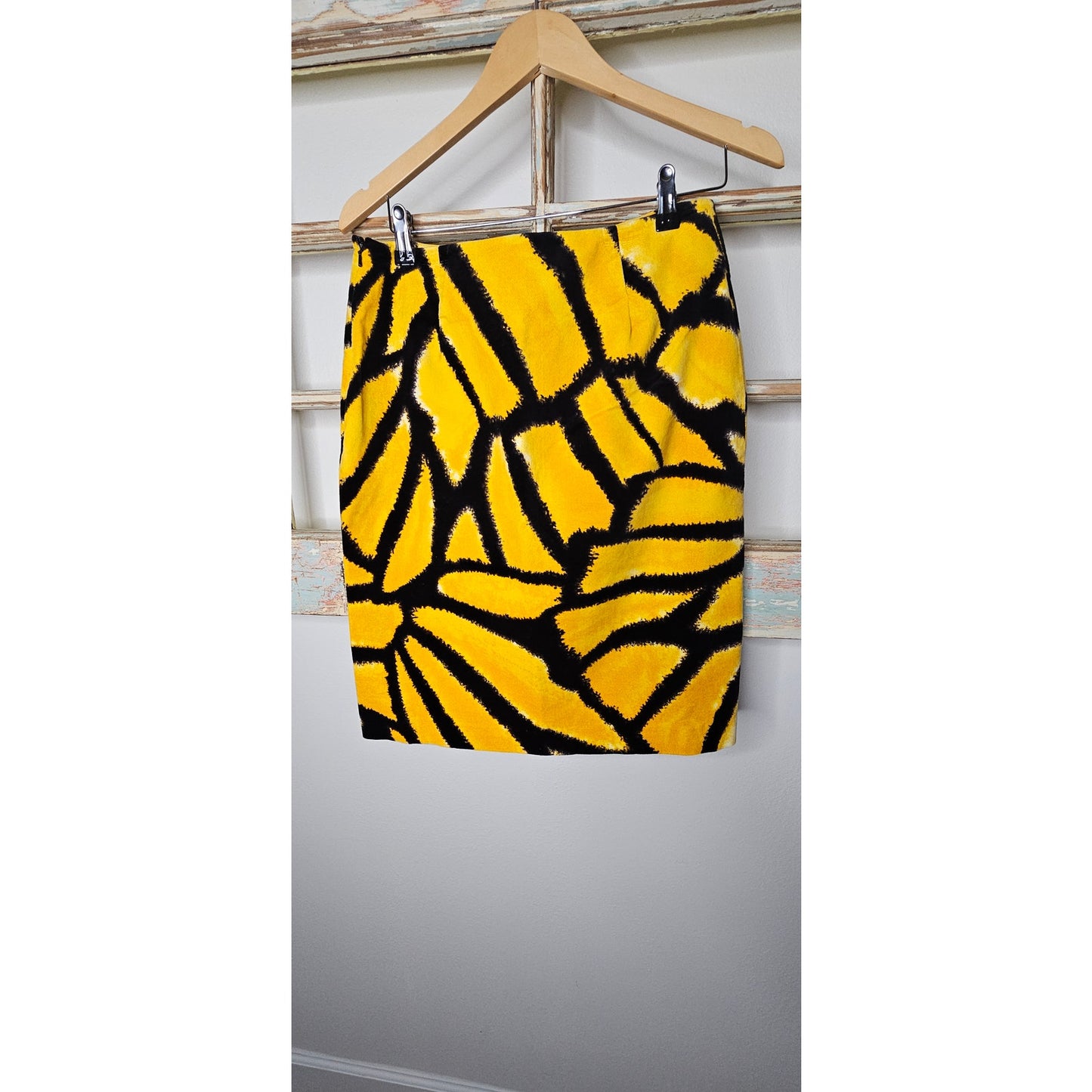 Isaac Mizrahi Cotton/Spandex Skirt With Side Zip Ladies size 4