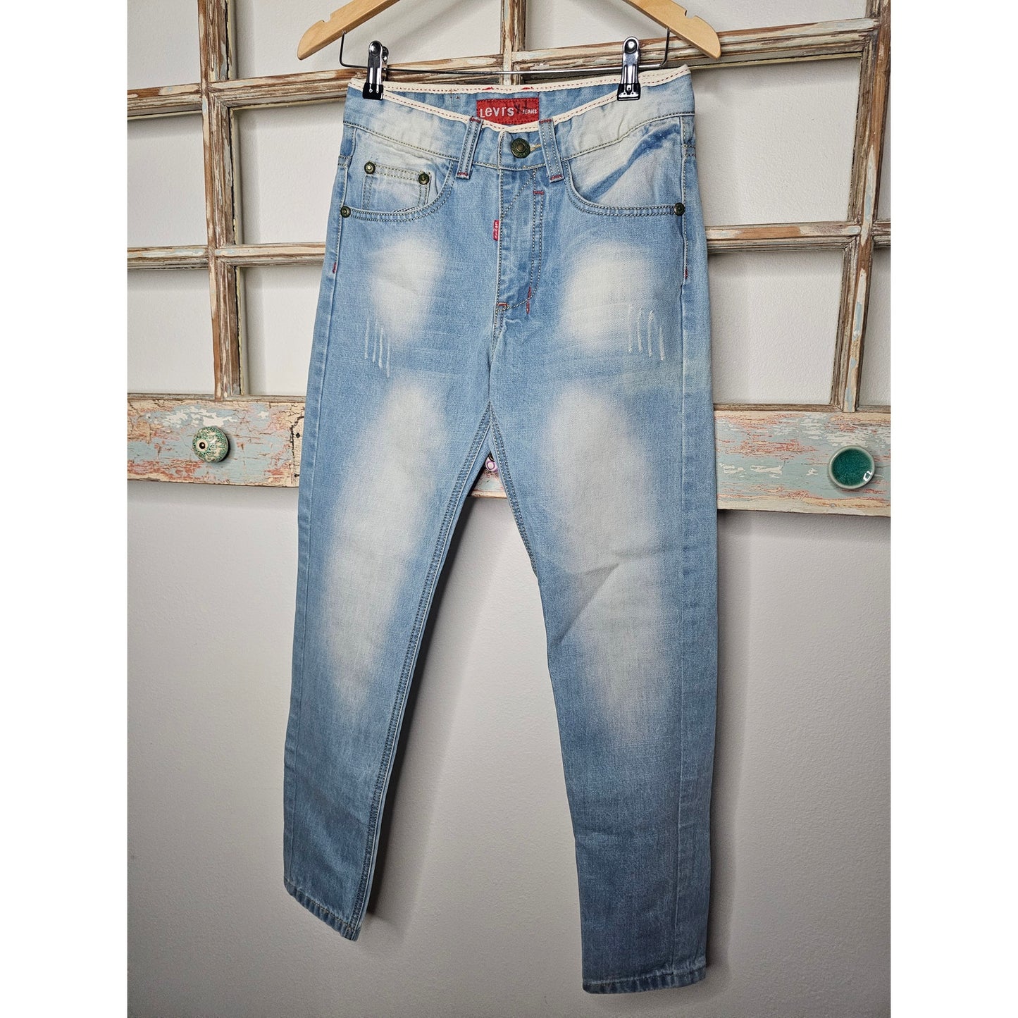 LEVIS 501 LIGHTER WASH TAPERED LEG LADIES SIZE 28