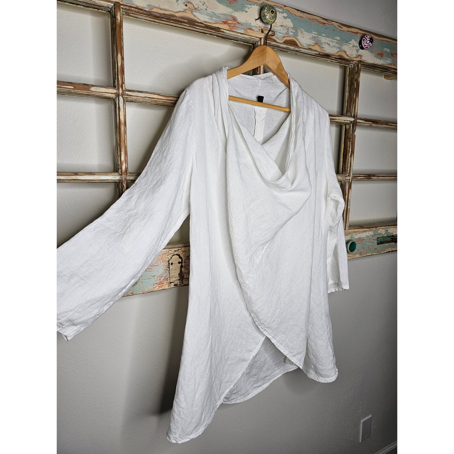 Linen White Cardigan Boho Top Saks Fifth Avenue Ladies size large.