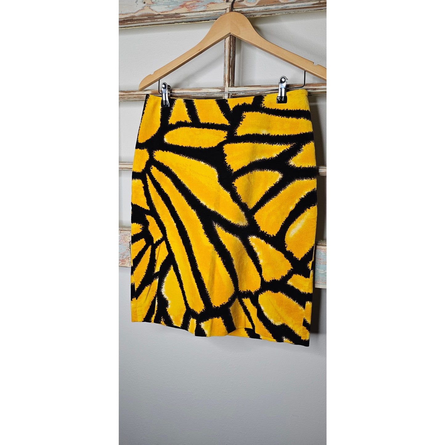Isaac Mizrahi Cotton/Spandex Skirt With Side Zip Ladies size 4