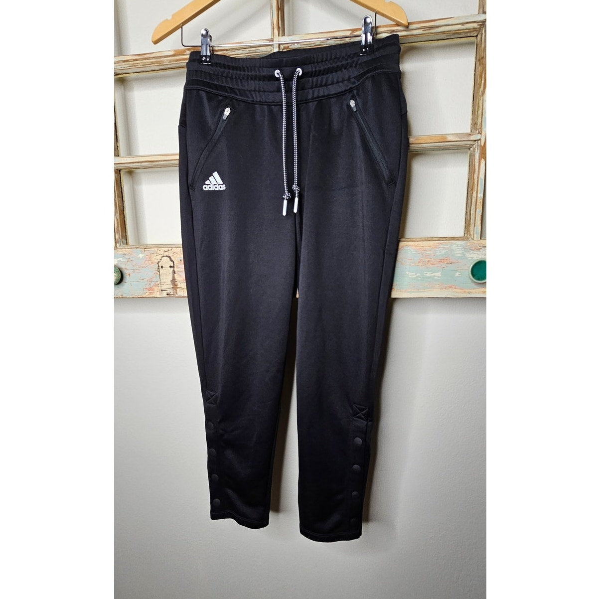NWT Adidas Sprint Golf Pants with Snaps on lower leg zip side pockets size Small