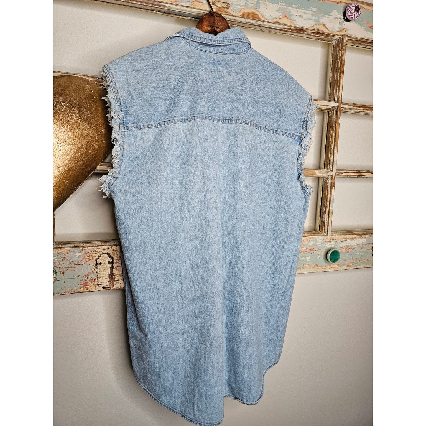 Levis Oversized Denim Sleeveless Shirt in Ladies Size Medium