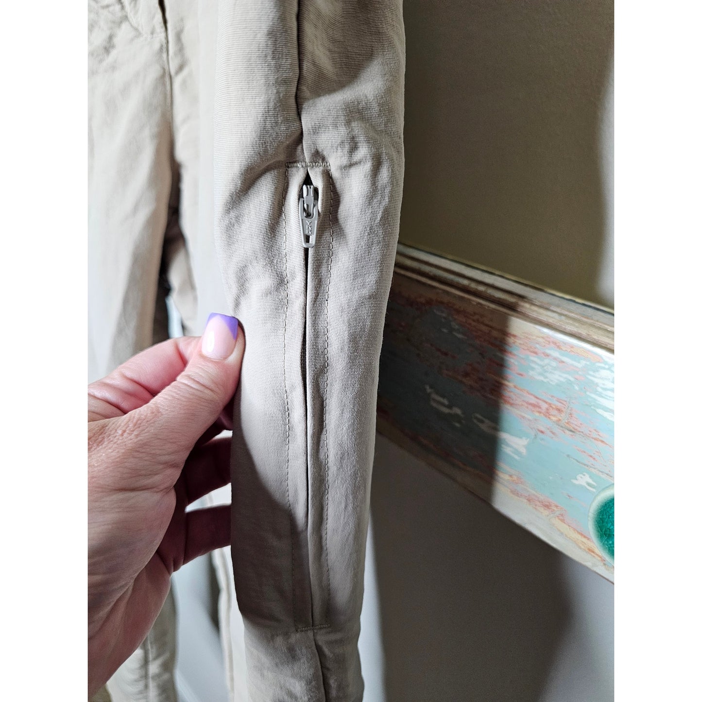 The North Face Khaki Nylon Straight Leg Pant with Fleece lining size 8