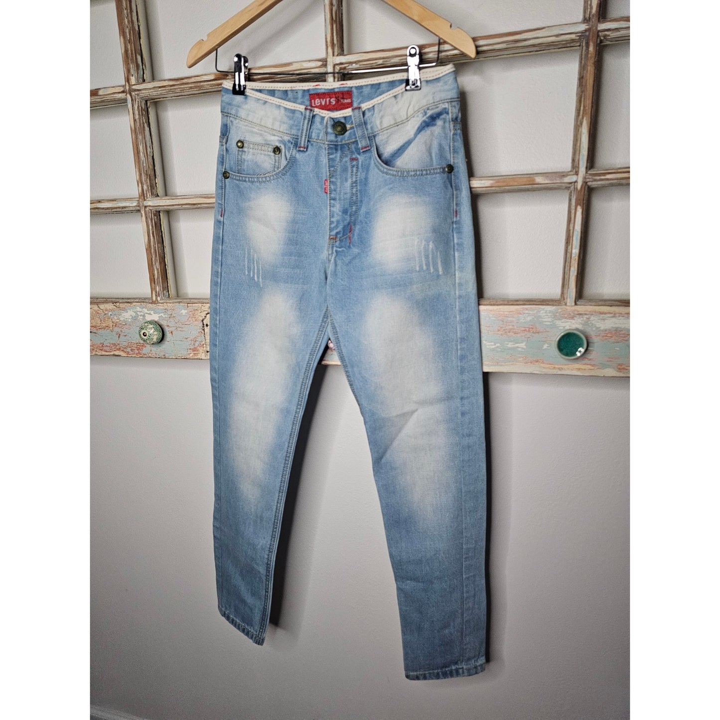LEVIS 501 LIGHTER WASH TAPERED LEG LADIES SIZE 28