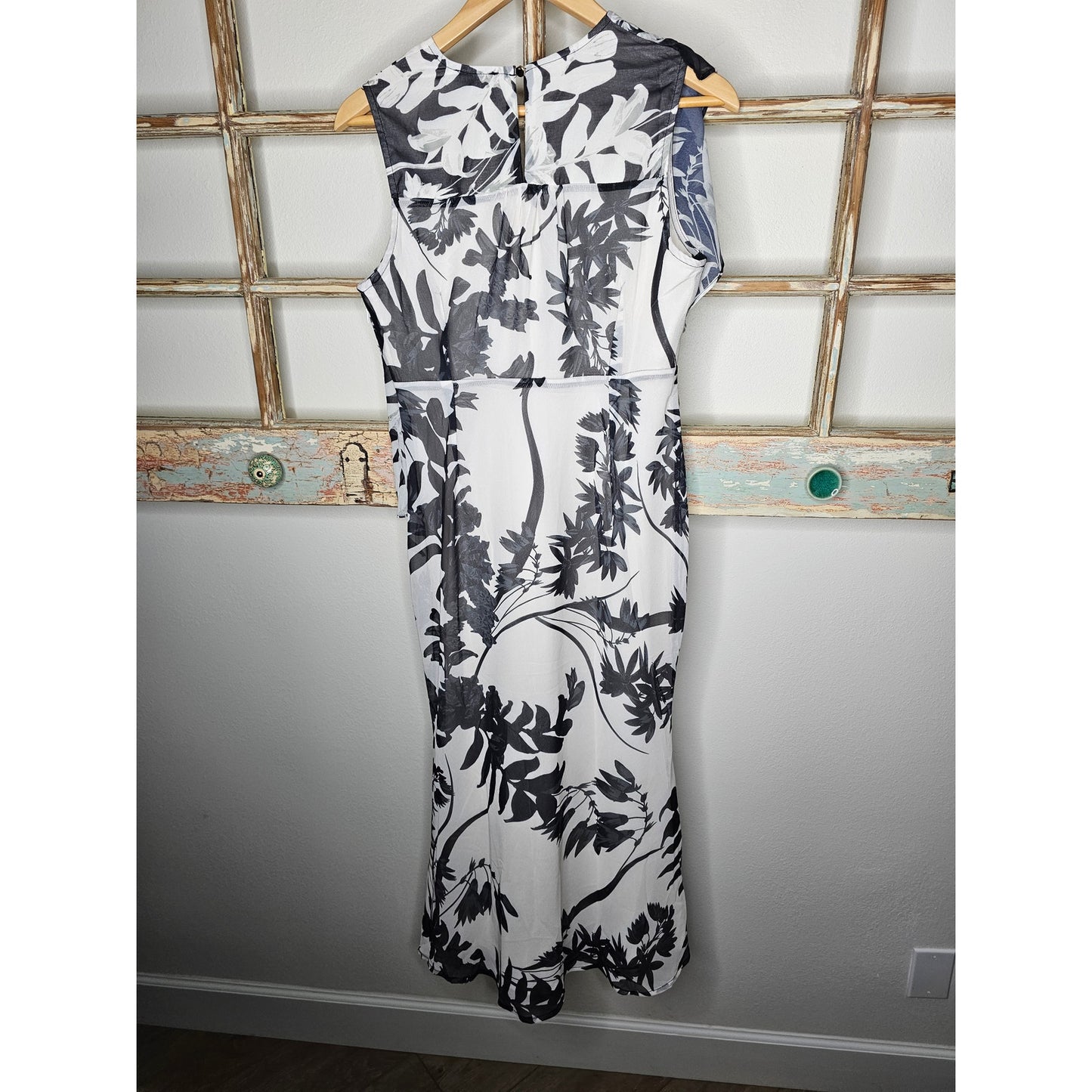 NWOT Karen Millen Floral Georgette Ruffle Front Midi Dress Ladies size Small