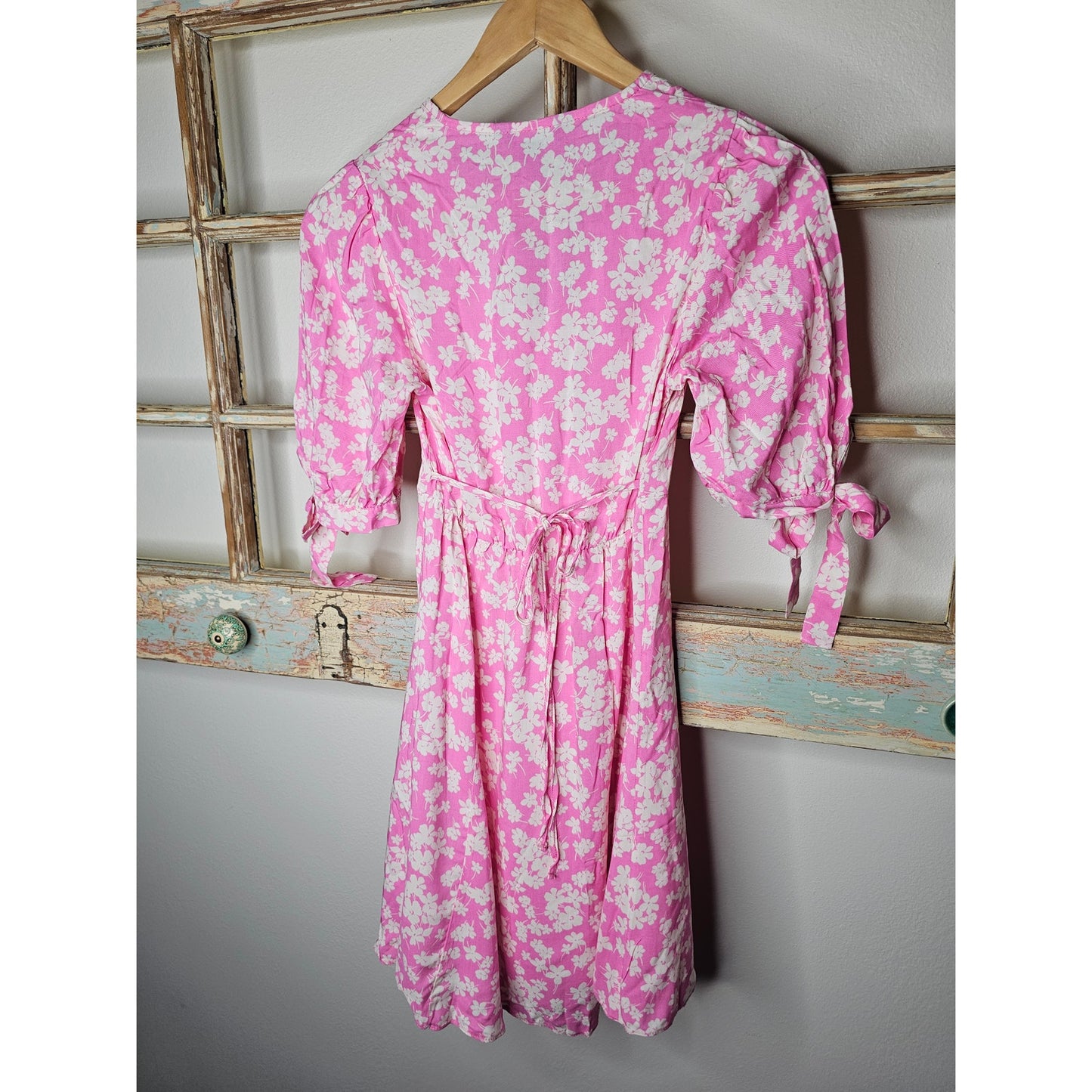 NWT New Look Pink Floral V-Neck Mini Dress with 1/2 Tie Sleeves Size 0
