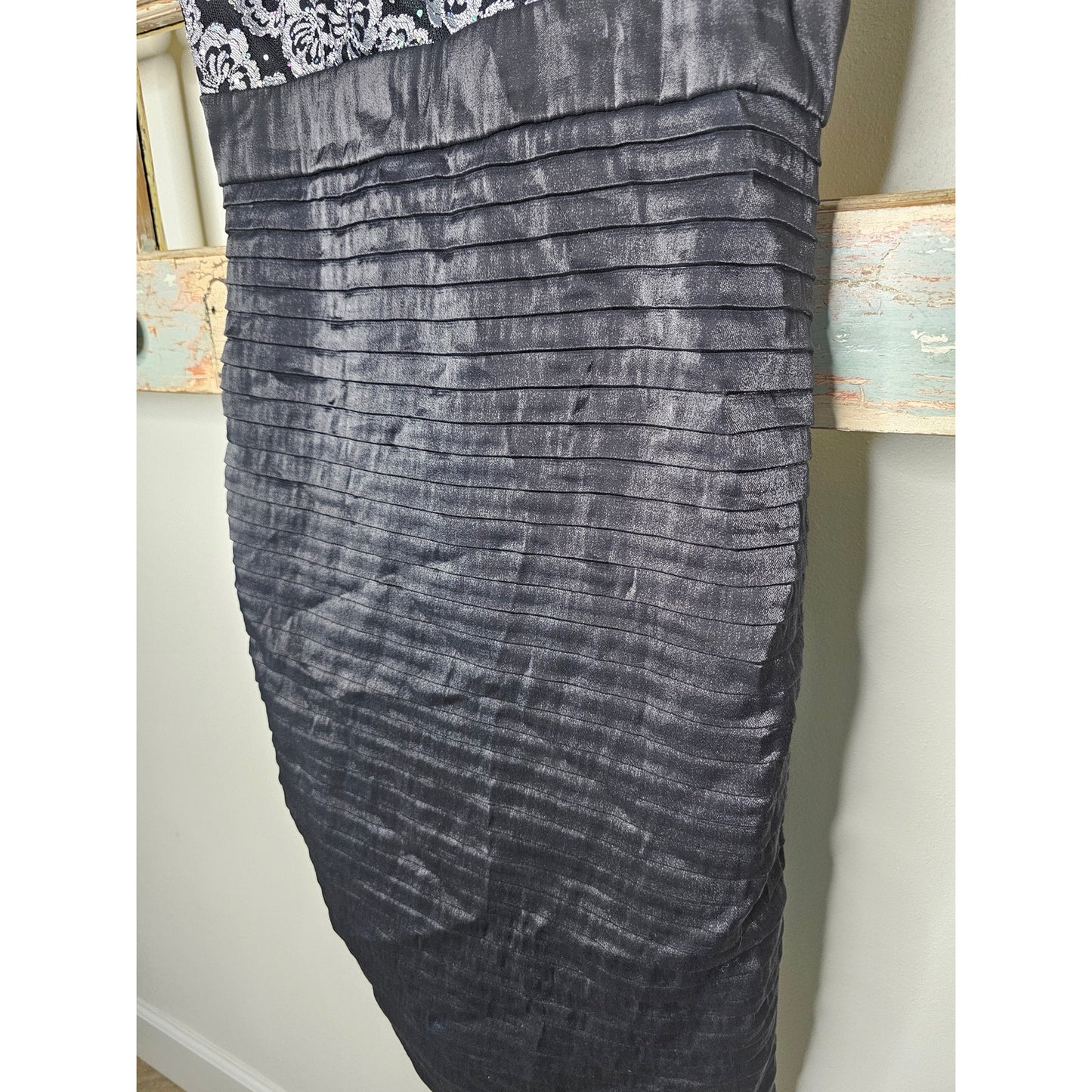 R&M Richards Cocktail Dress V-neck Sleeveless w/ side pleated skirt size 12