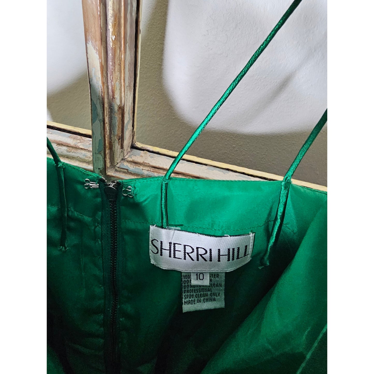 Sherri Hill Spaghetti Strap V-neck Satin Festive Mini Dress Ladies size 10