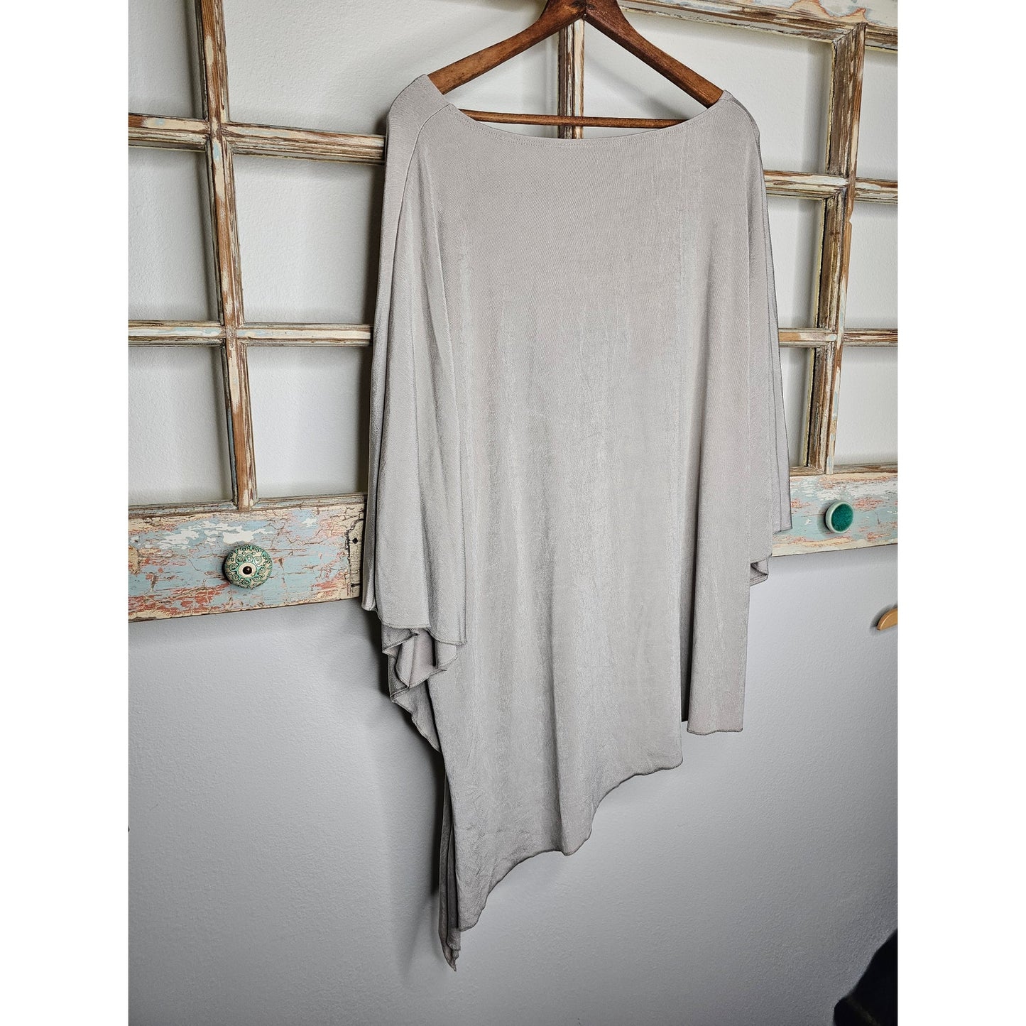 NWT Vintage Travelers Chico's Beige Dolman Sleeve Asymmetrical Top Size 3 / XL