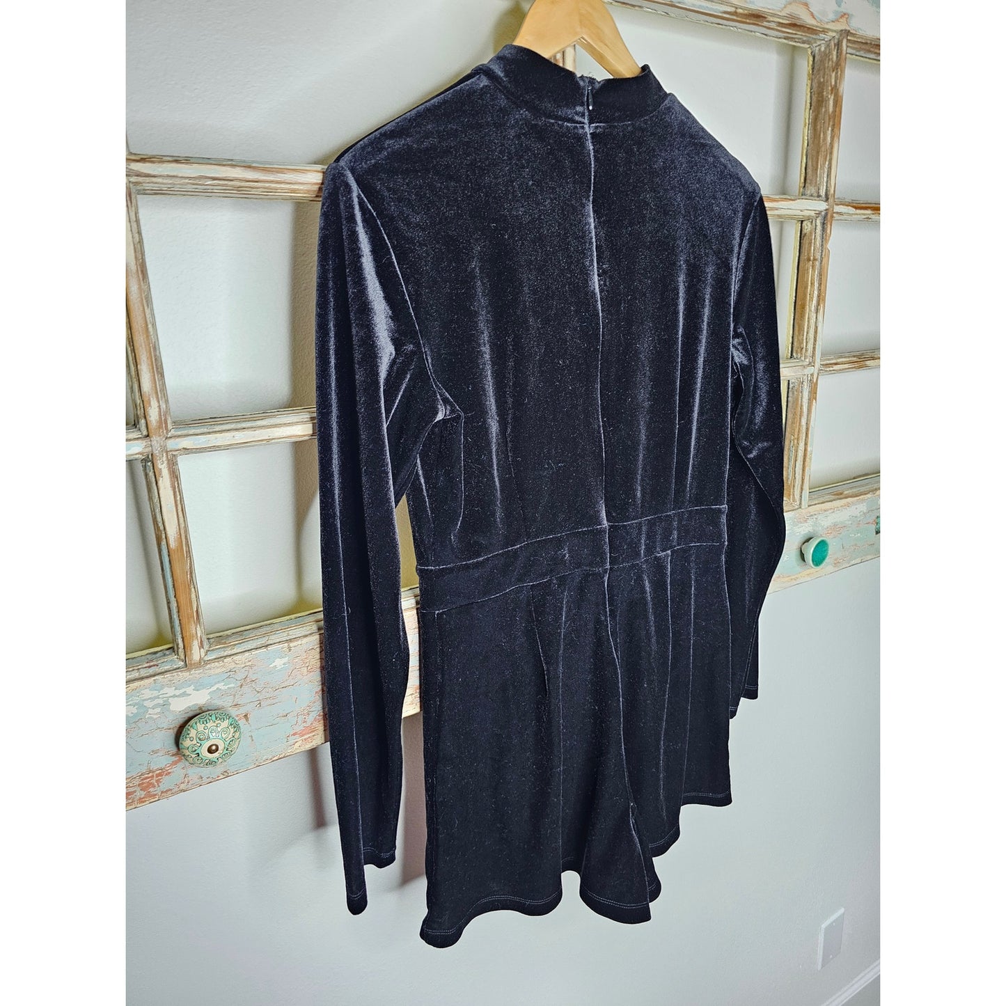 Gianni Bini black velvet short romper ladies size Medium
