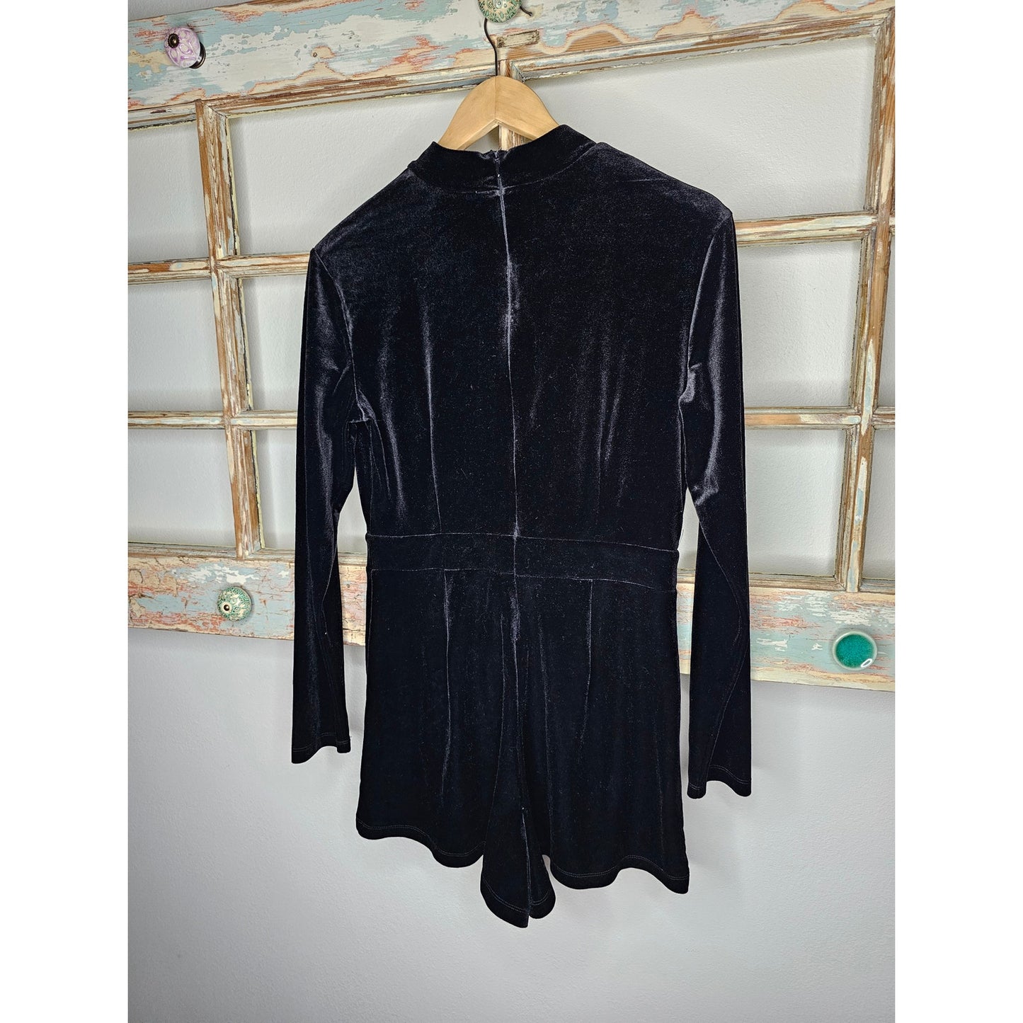 Gianni Bini black velvet short romper ladies size Medium
