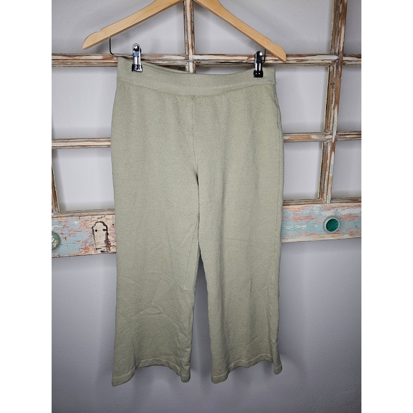 St. John Collection Knit Cropped Pants Womens Size 6 light Sage