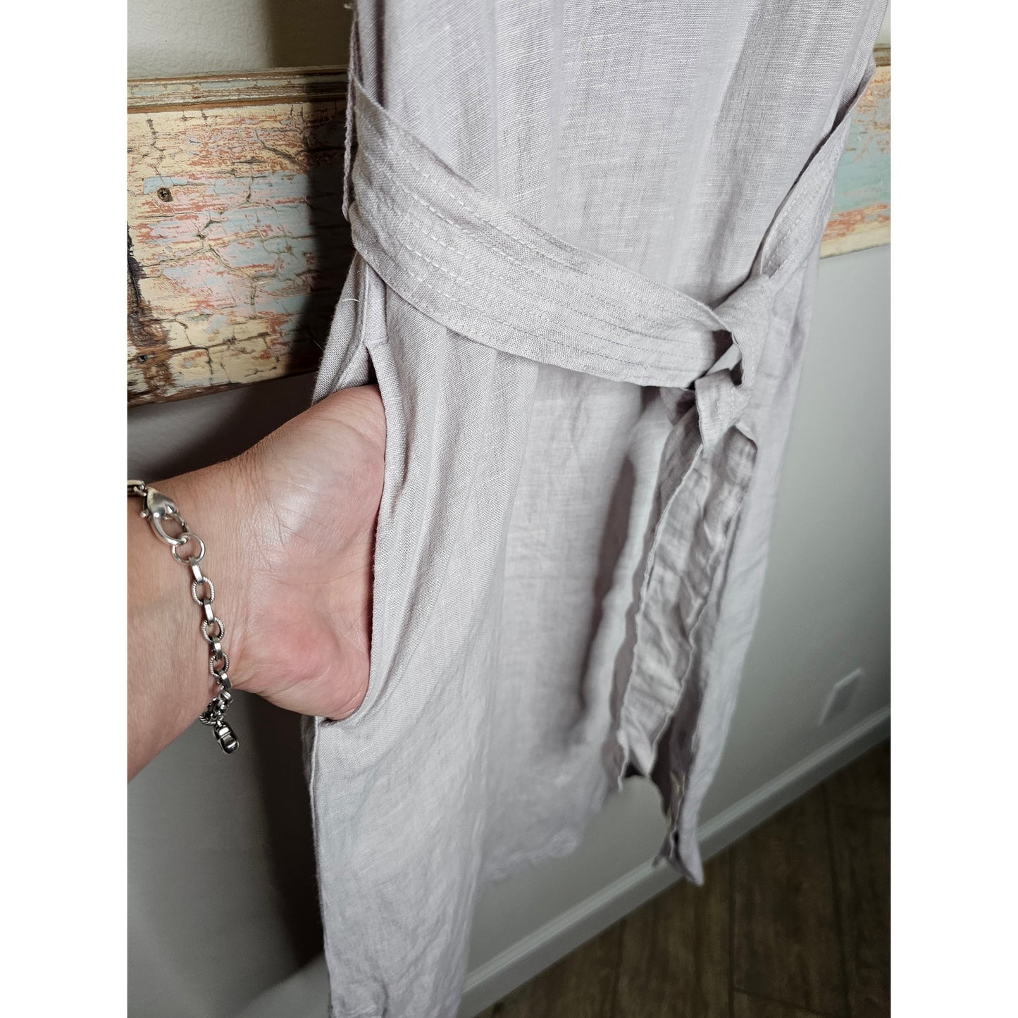 Tahari 100% Linen Sleeveless V-Neck Dress Tie Waist Midi Side Slits Size Small