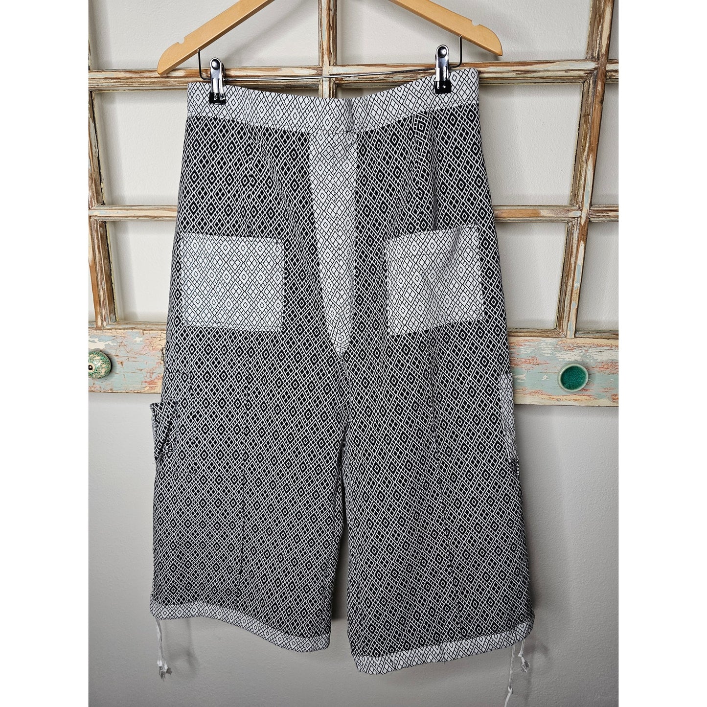 Vintage Handmade Black/White Geometric Cropped Pants Size 32" Waist