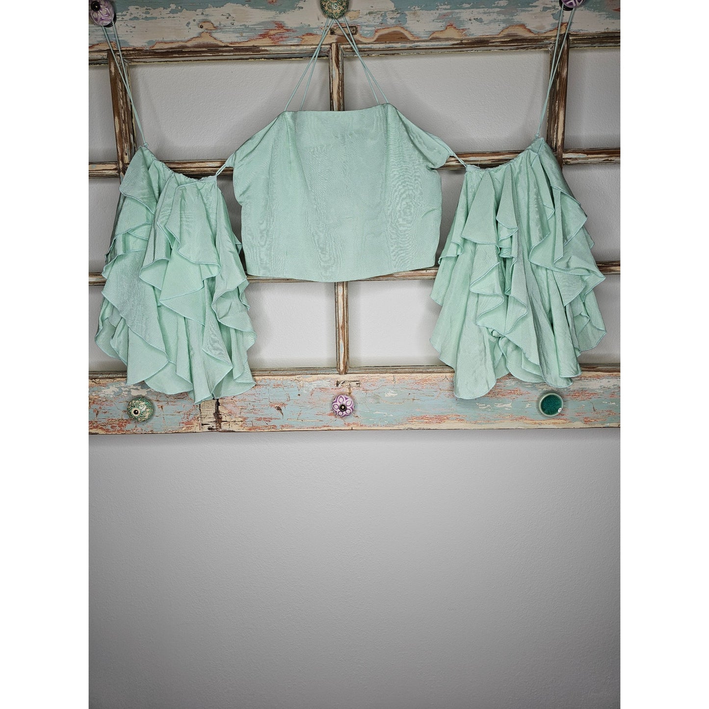 NWT Alice + Olivia Nakia Cold Shoulder Crop Top in Mint Ladies size 8