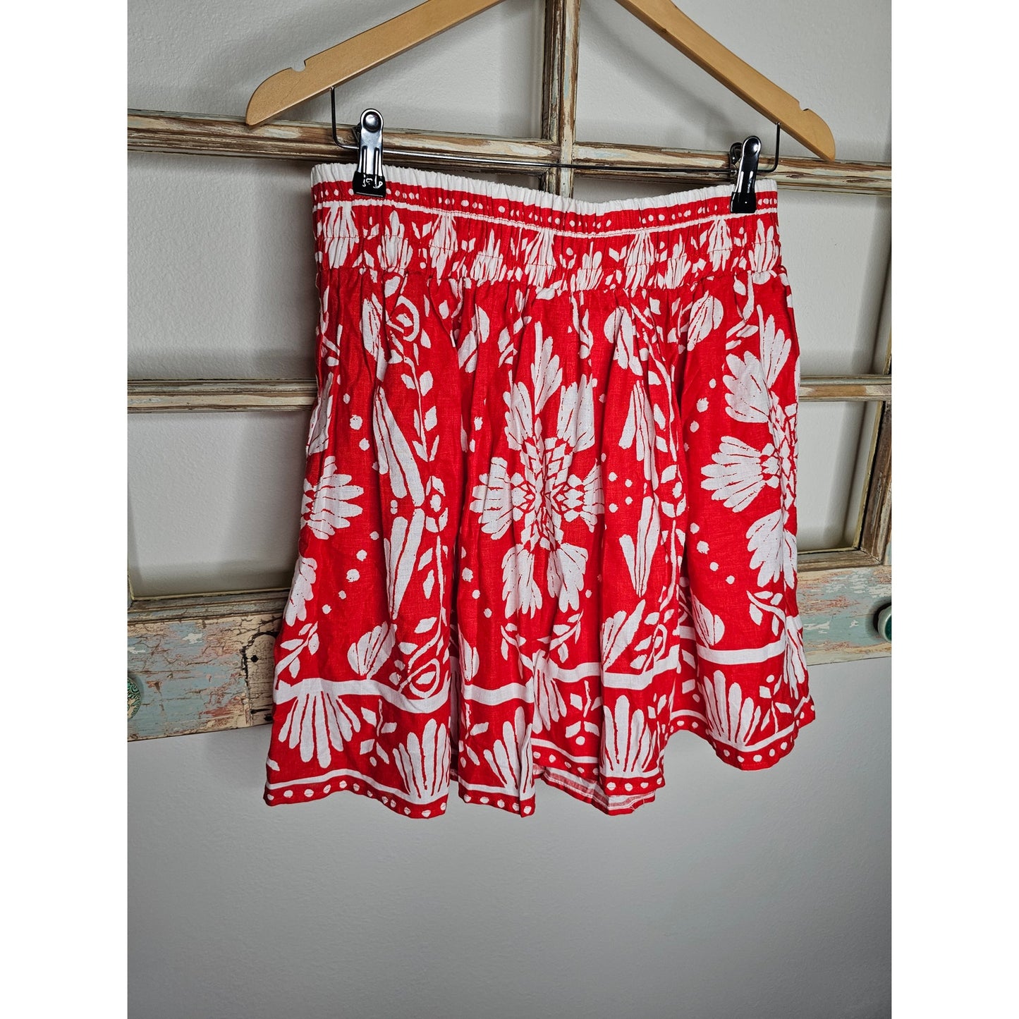 NWOT Haute Hippie red/white Linen blend Tiered Skirt Ladies size Medium
