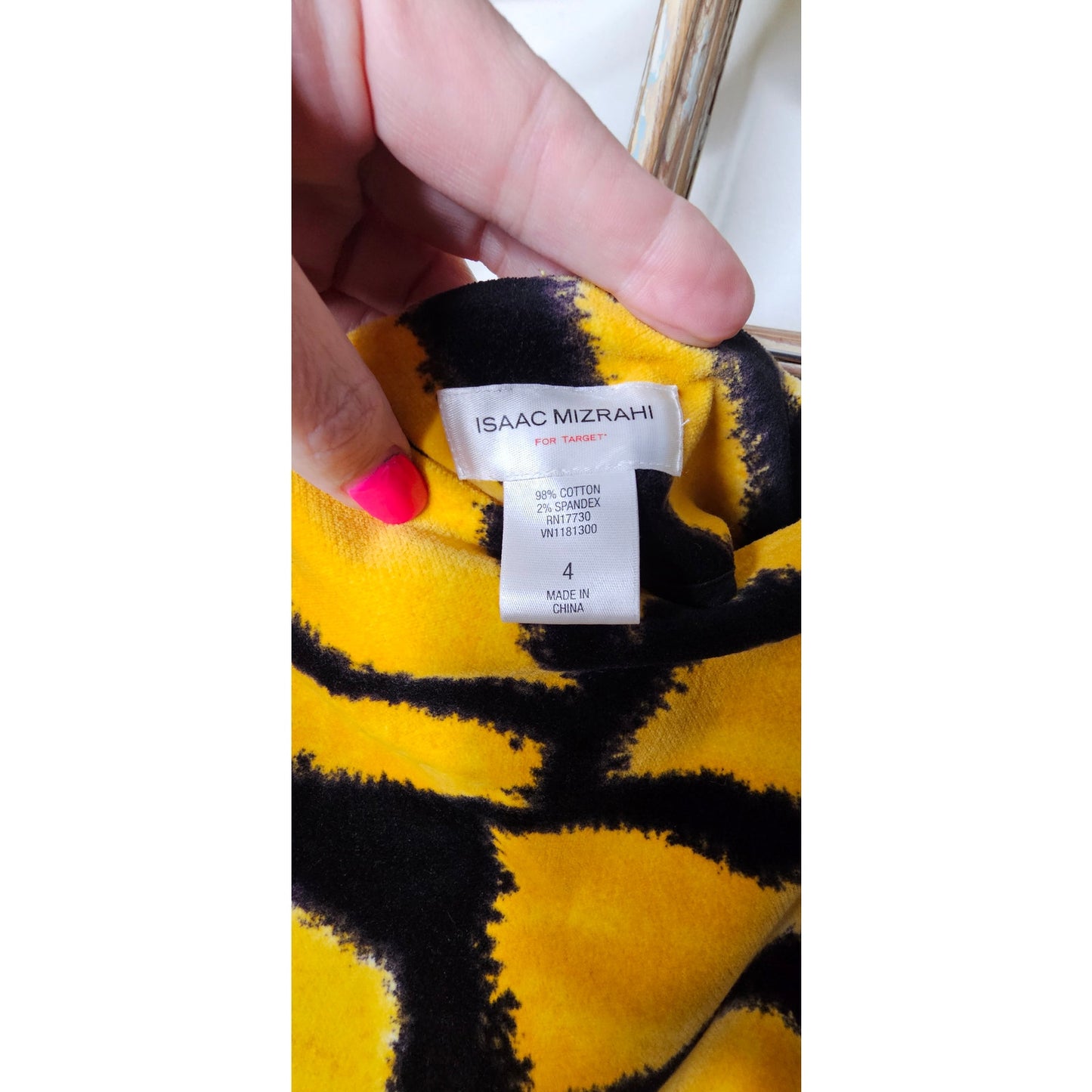 Isaac Mizrahi Cotton/Spandex Skirt With Side Zip Ladies size 4