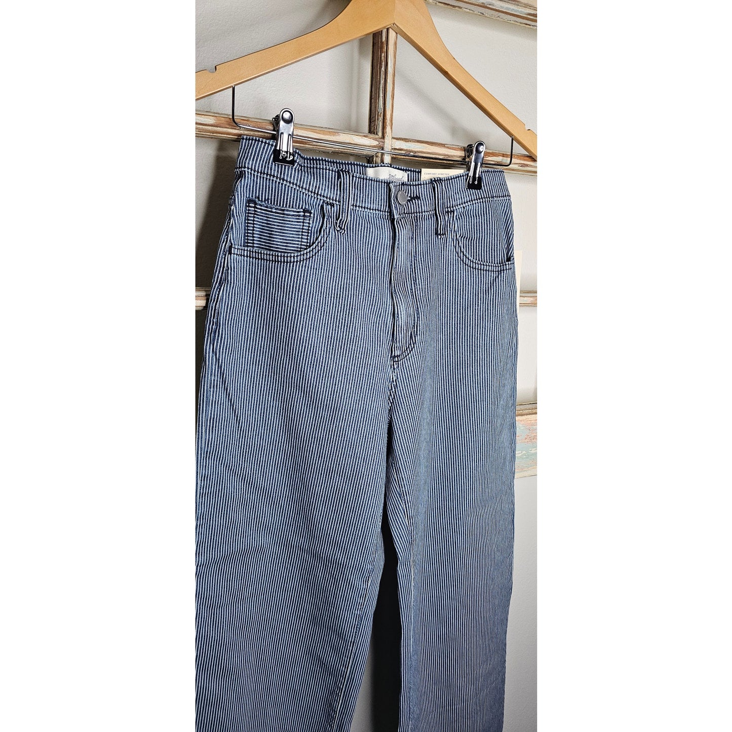 NWT High Rise Wide Leg Conductor blue/white stripe Jeans Ladies size 6