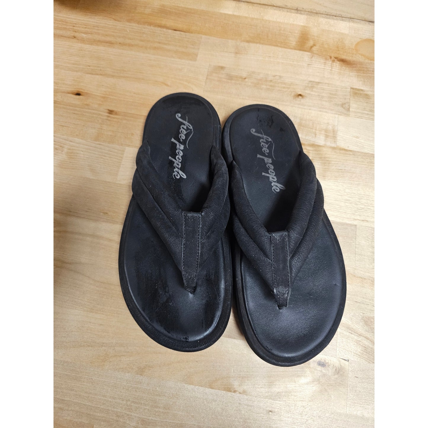 Free People Wonderland Black Leather Flip Flop Ladies size 38.5 / 8.5 & BAG