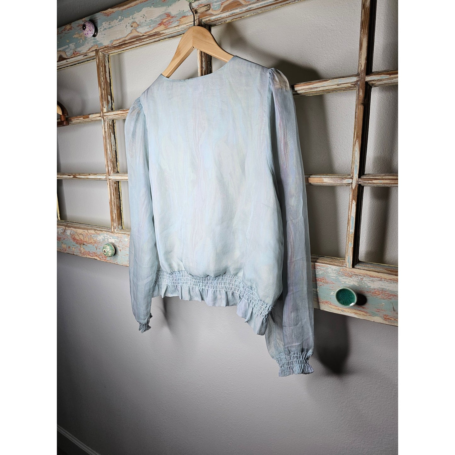 Lightweight blouse with sheer sleeves and V-neckline ladies size XL