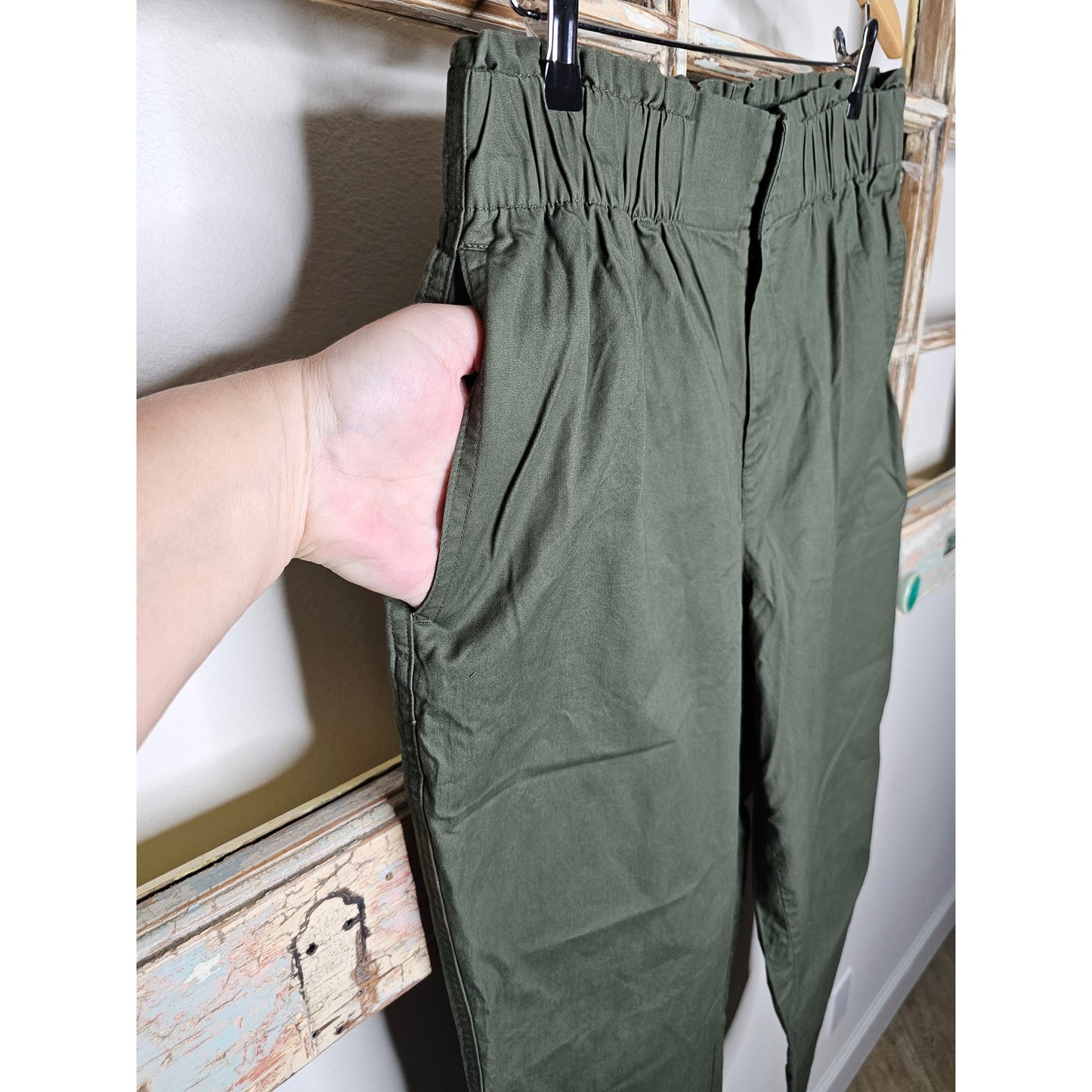 NWT Army Green Tapered Leg Wide Elastic Waistband Ladies Size Medium