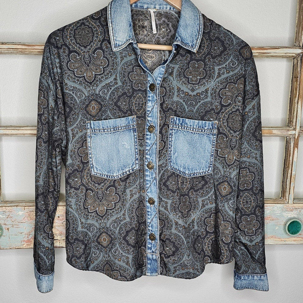 Free People 100% Denim Long Sleeve Button Up Boho Cowgirl Top Size XS