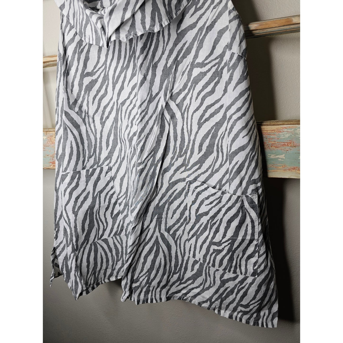 Match Point Linen Animal Print Zebra Tunic Sleeveless Cowl Neck Ladies size Small