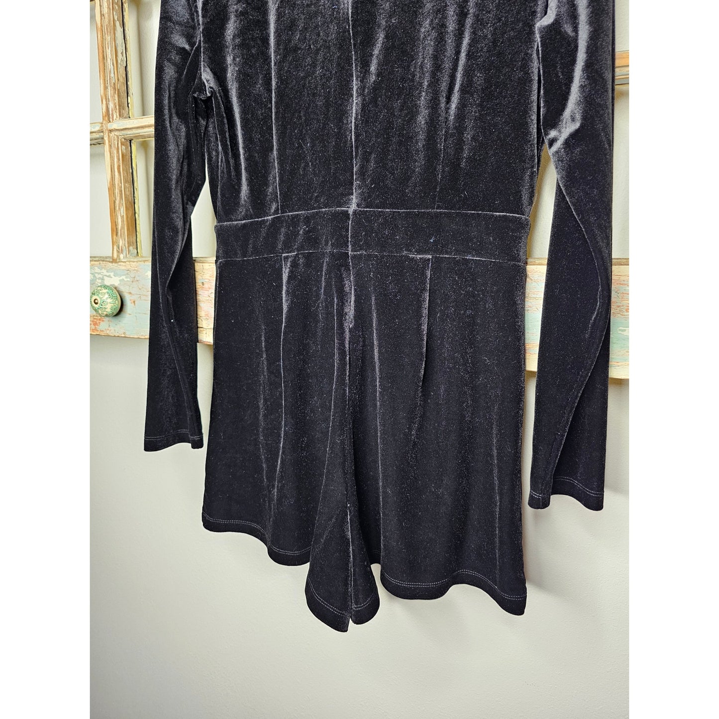 Gianni Bini black velvet short romper ladies size Medium