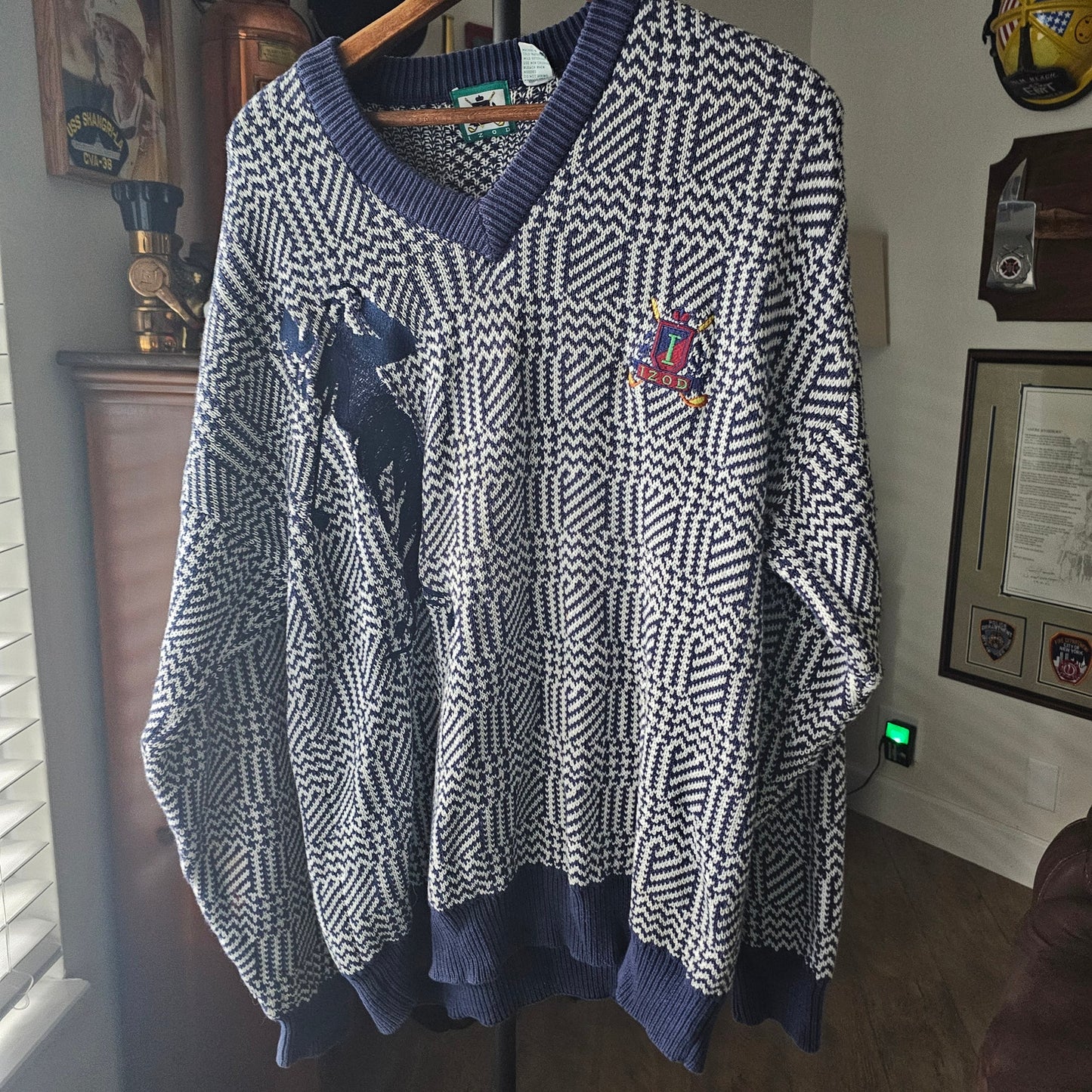 Vintage Houndstooth IZOD Sweater with Crest and Golfer Men's size large