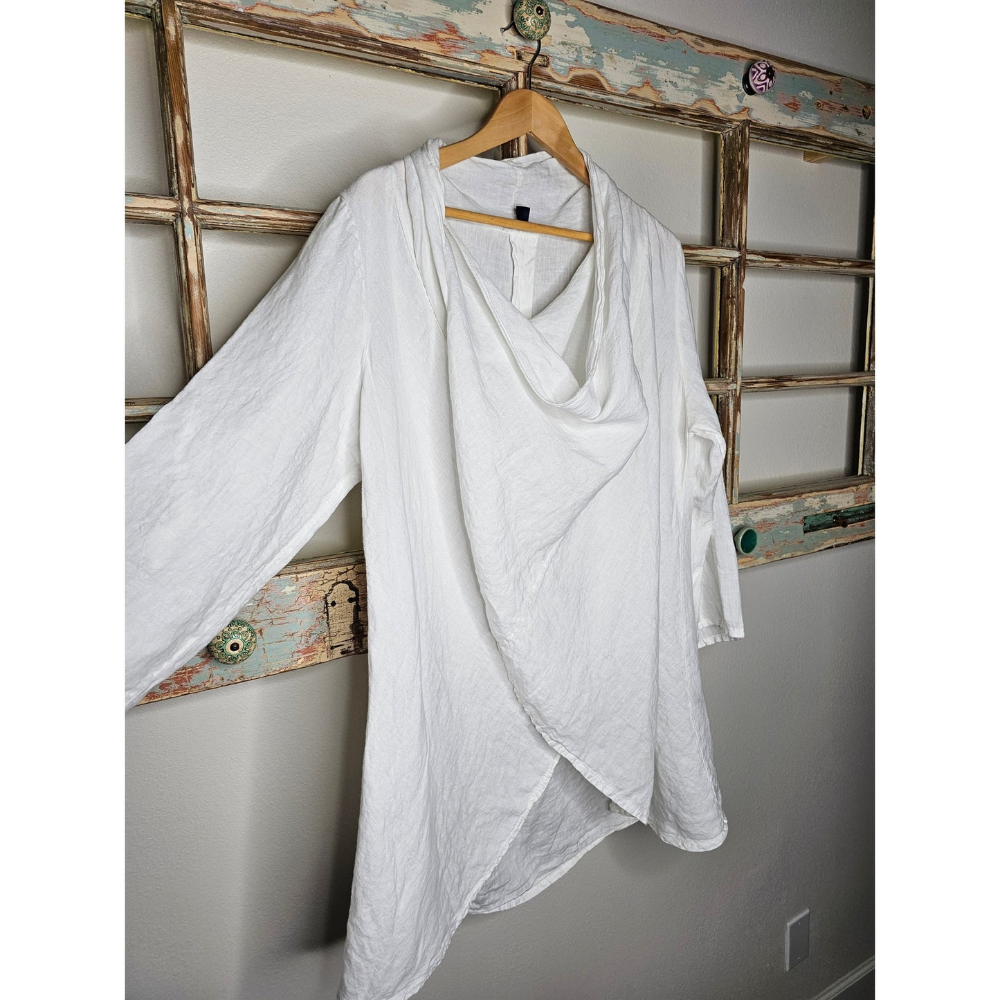 Linen White Cardigan Boho Top Saks Fifth Avenue Ladies size large.
